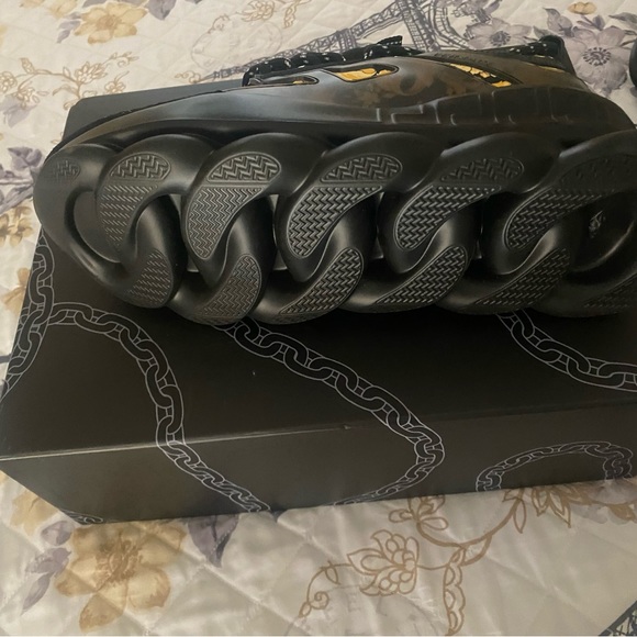 Versace shoes - Picture 3 of 4